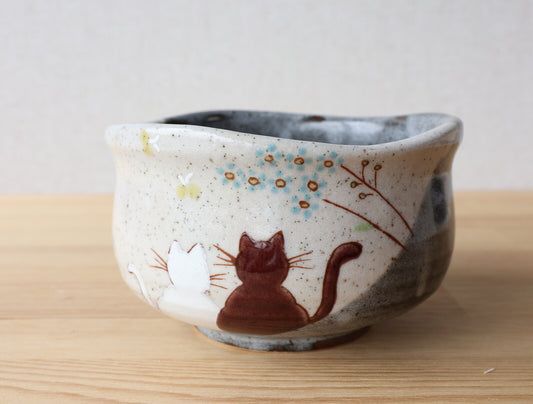 Side angle view of Kutani Hidamari matcha bowl with painted cat detail