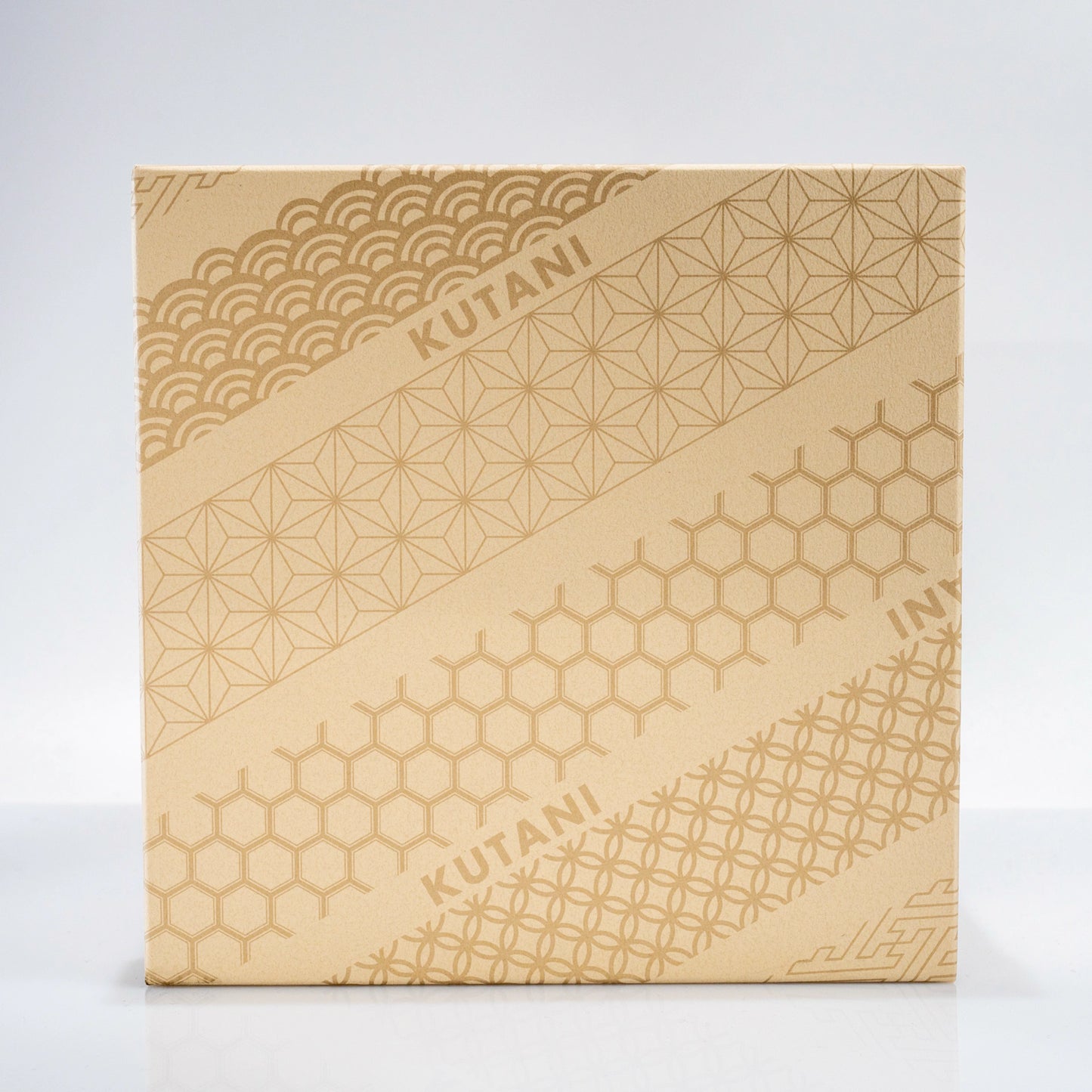 Presentation box for the Kutani yellow camellia dessert plate set