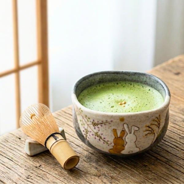 Hidamari Rabbit Kutani-yaki Matcha Chawan — Hand-Painted by Iroe Yū Workshop (view 2)