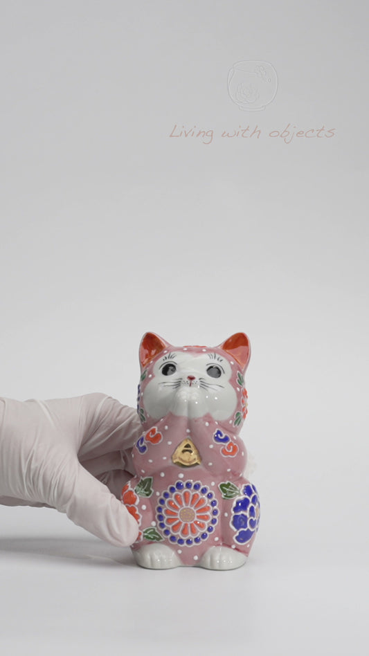 Pink Kutani praying cat with joined paws and raised floral decoration, shown in a 15-second product video.