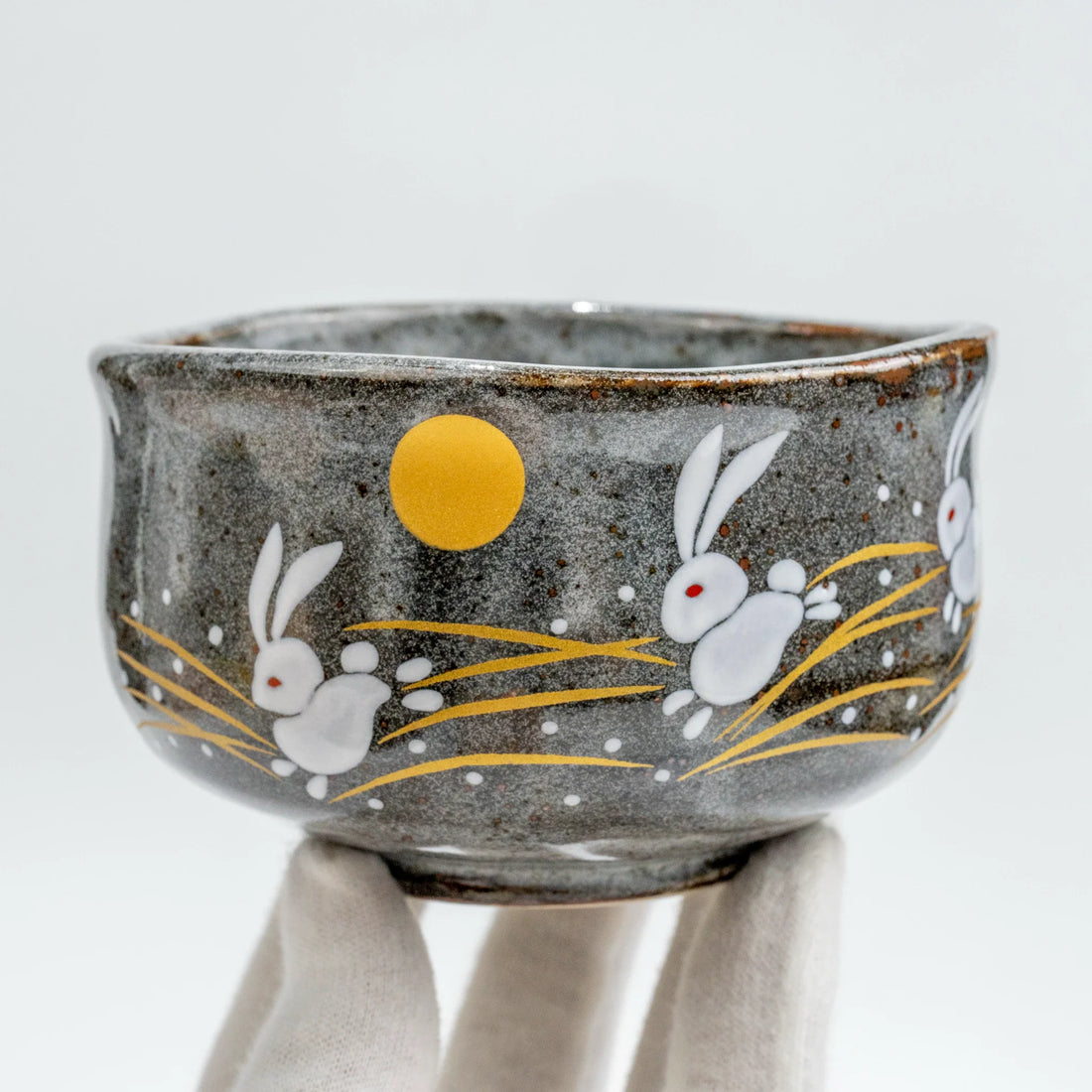 Kōzan Kutani Hane-Usagi matcha chawan — three raised-white rabbits over susuki grass, an example of a modern Japanese tea bowl in the chanoyu tradition.