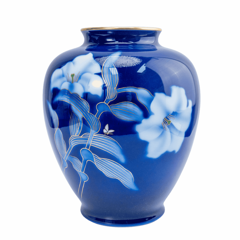 Jarrón azul cobalto ruri vintage de Fukagawa Seiji — azucena y mariposa en sometsuke, kabin de porcelana de Arita