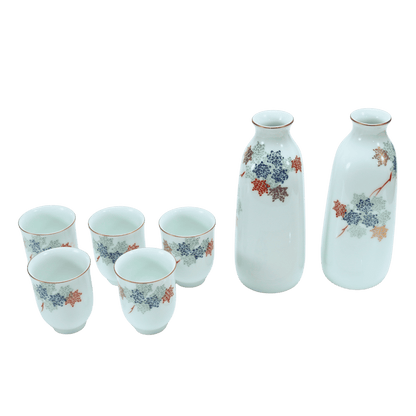 Service à saké Kurenai vintage de 1977 de Fukagawa Seiji — 2 tokkuri et 5 ochoko, porcelaine d'Arita
