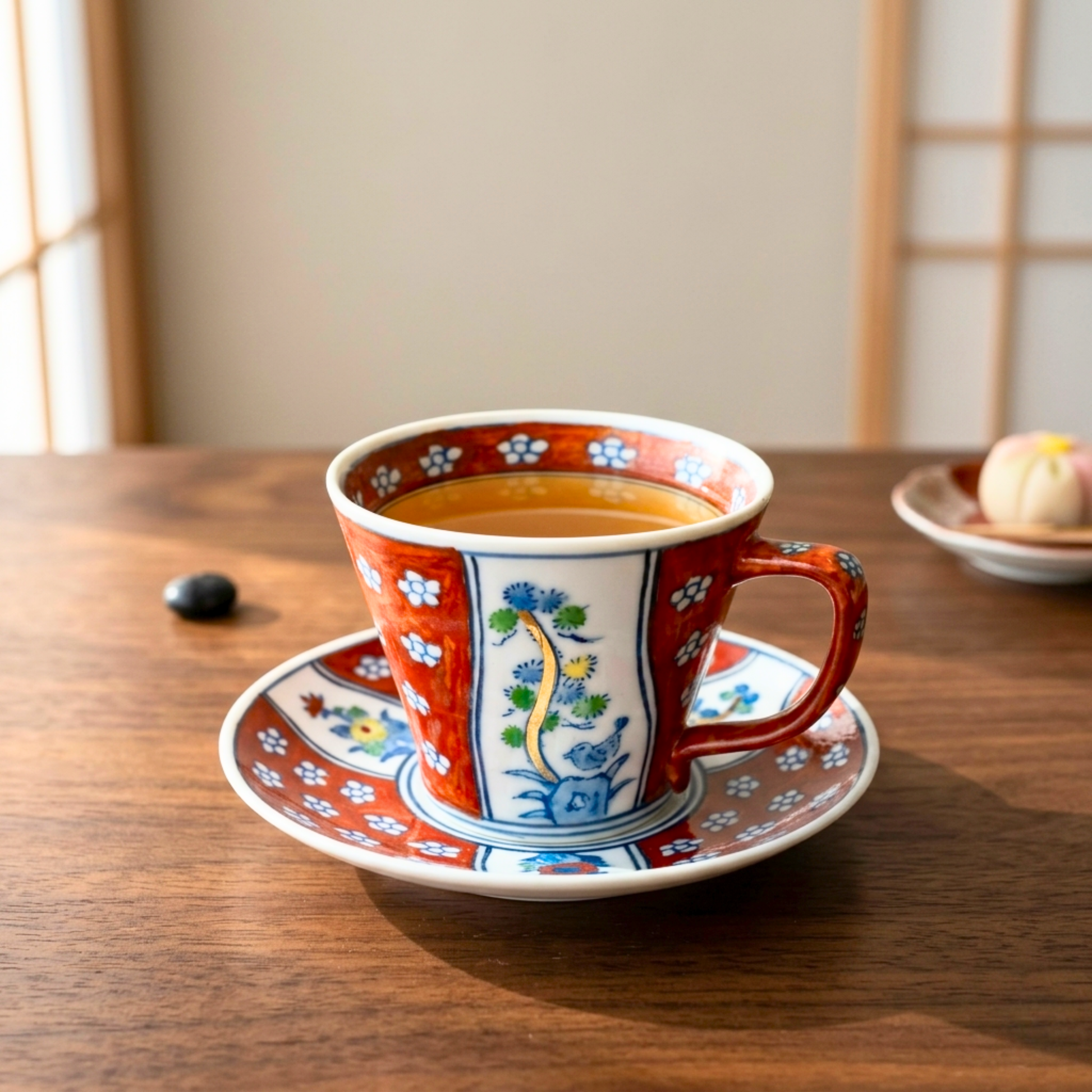 Tasse à café et soucoupe Arita Imari — Shu-Dami Shikunshi peint à la main (vue 2)