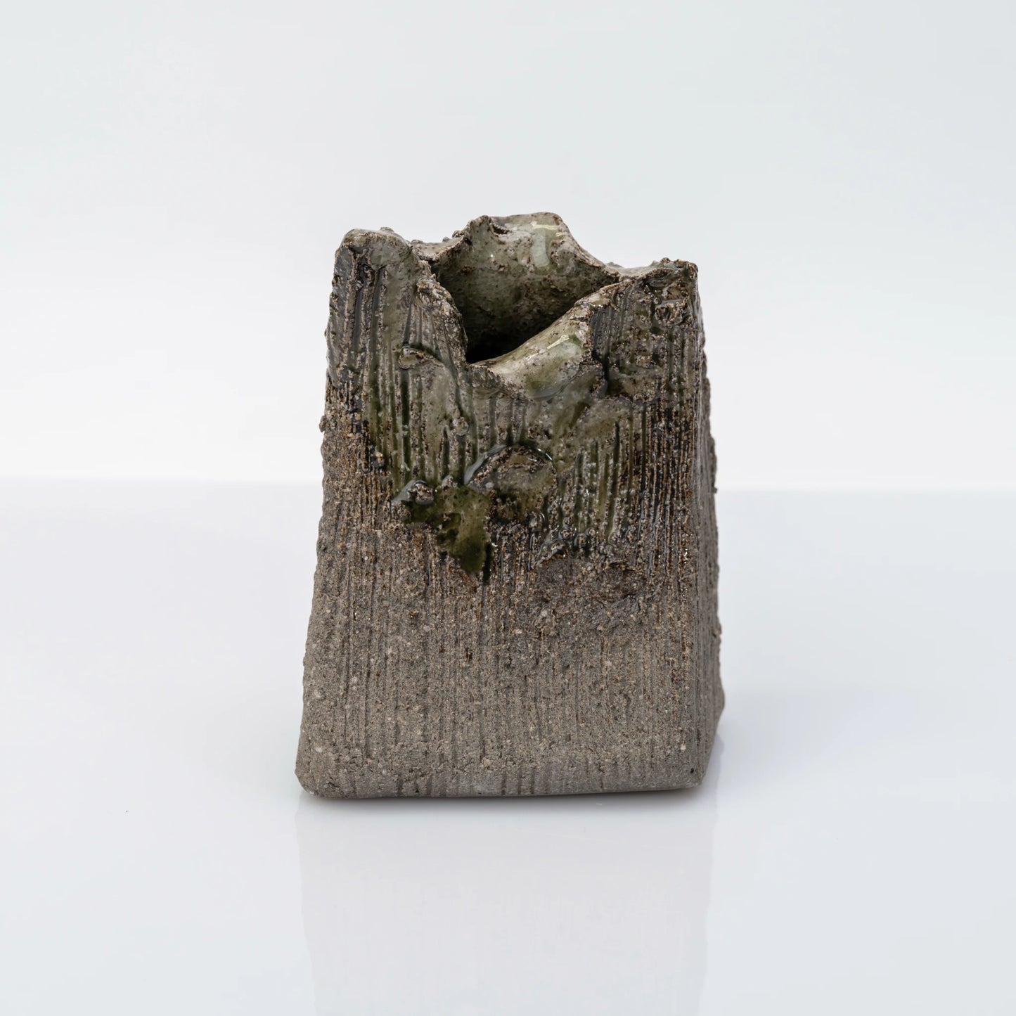 Shigaraki Bud Vase, Hechimon Hand-Built Stoneware with Ash-Glaze Drip