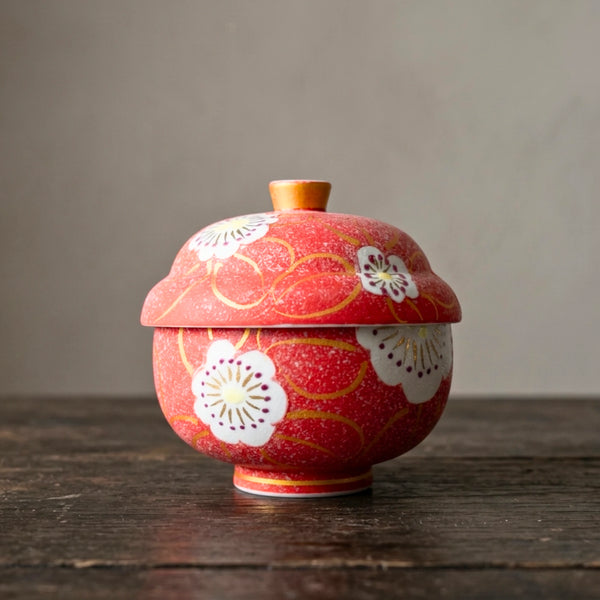 Arita Misuzu Hand-Painted Lidded Rice Bowl — Red Matte Hana-Chirashi Sakura Porcelain (330 ml)