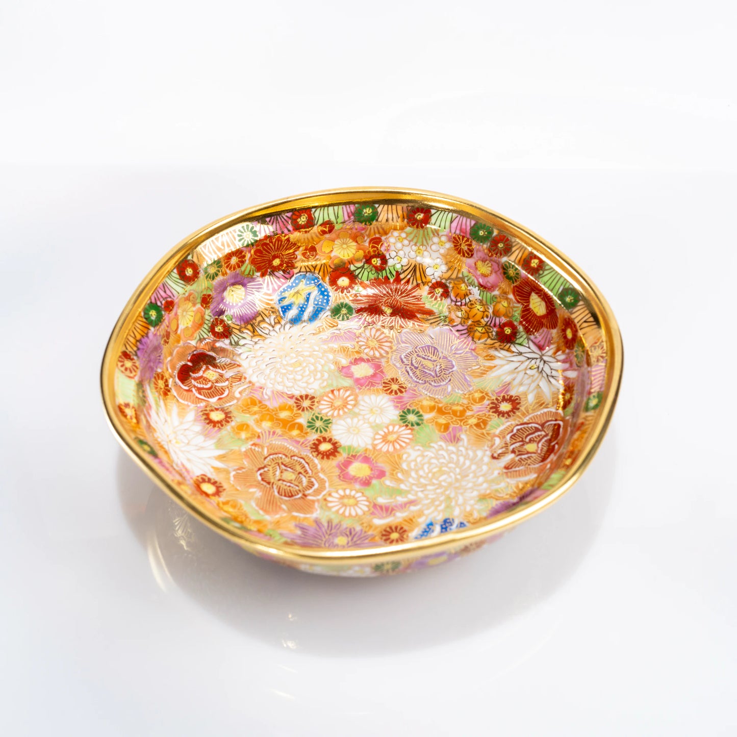 Kutani Kinhanazume serving bowl front view with gold floral pattern