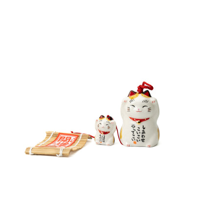 Calico cat and kitten wind chime arranged beside its red-lettered bamboo-backed tag.