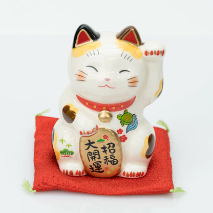 Closer front view of the stationary calico lucky cat