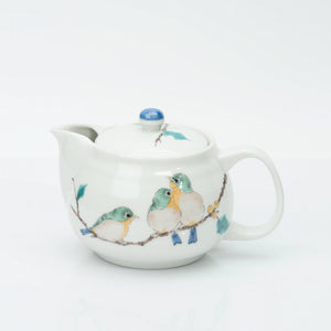 Witte Kutani-porseleinen theepot met drie groen-geel-blauwe brilvogels op bessentak en blauwe dekselknop