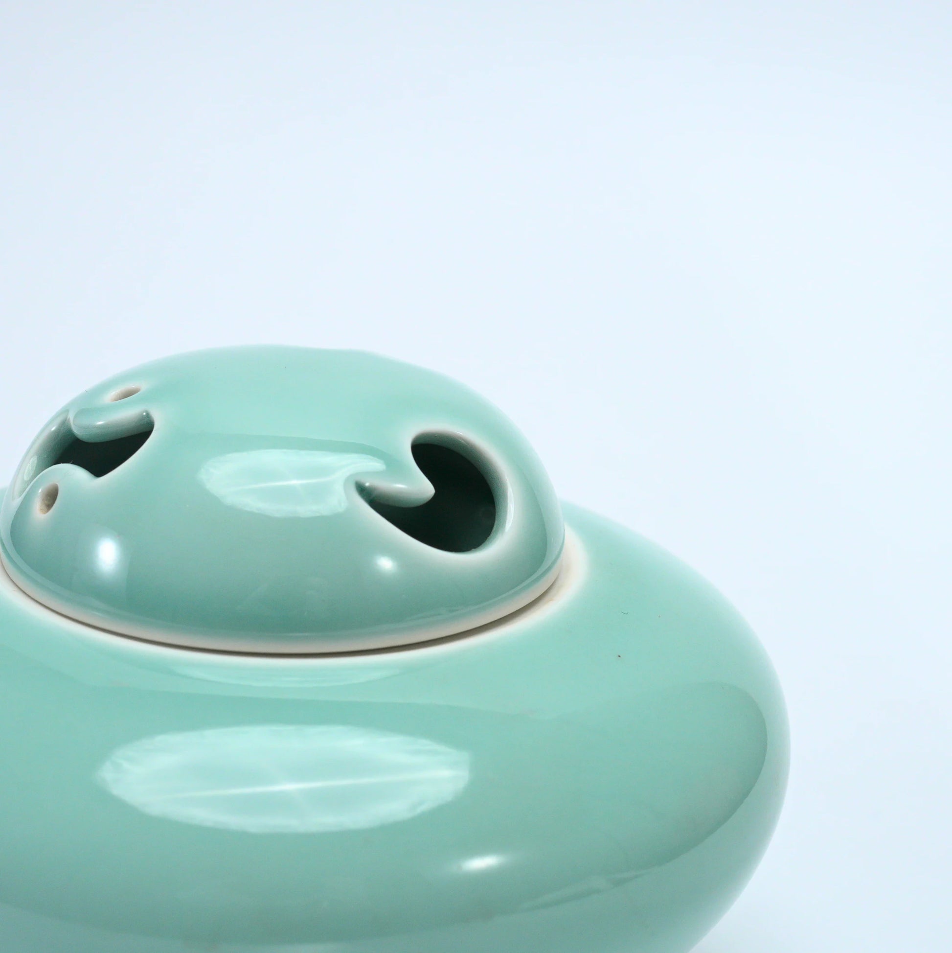 Vintage 1977 Fukagawa Seiji Celadon Incense Burner Koro — Arita — view 4