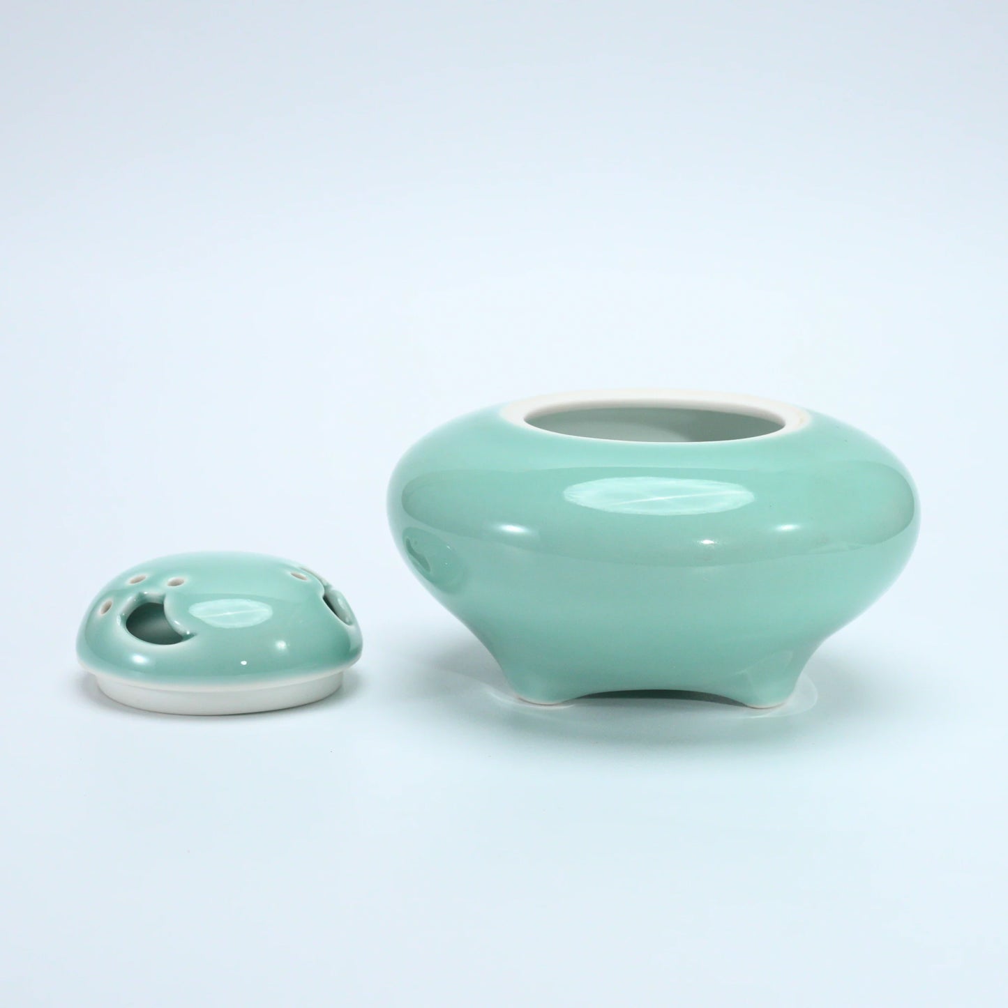 Vintage 1977 Fukagawa Seiji Celadon Incense Burner Koro — Arita — view 3