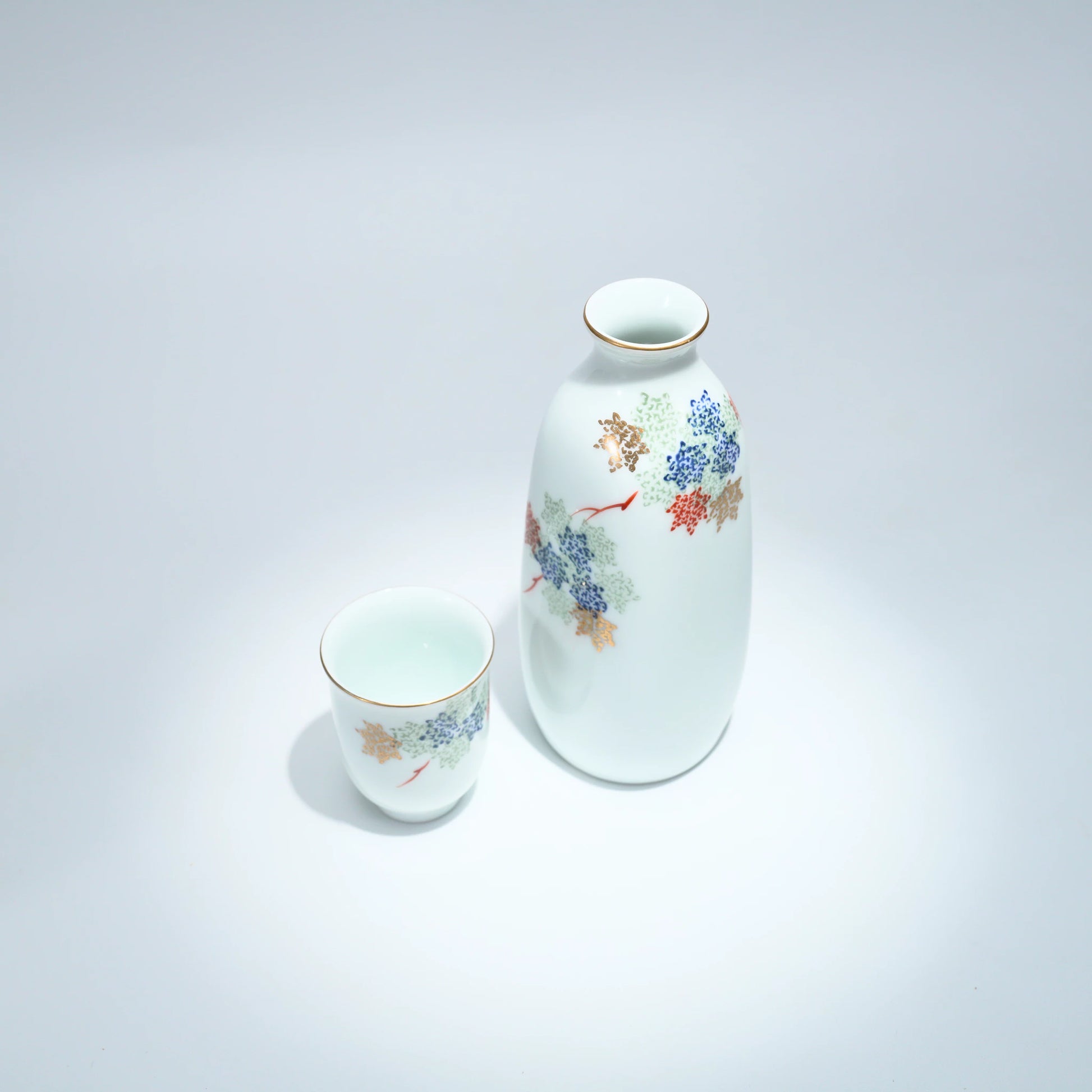 Vintage 1977 Fukagawa Seiji Kurenai Sake Set — 2 Tokkuri & 5 Ochoko, Arita — vue 2