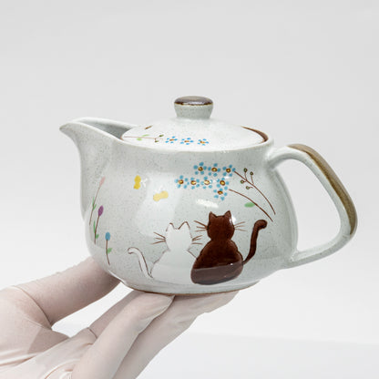Kutani Cat Teapot with Strainer, Hand-Painted Hidamari, Japanese Ceramic 360ml