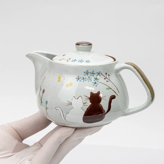 Kutani Cat Teapot with Strainer, Hand-Painted Hidamari, Japanese Ceramic 360ml