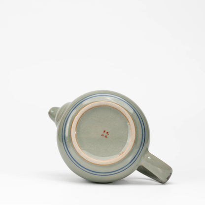 Sparrow teapot, underside and foot.