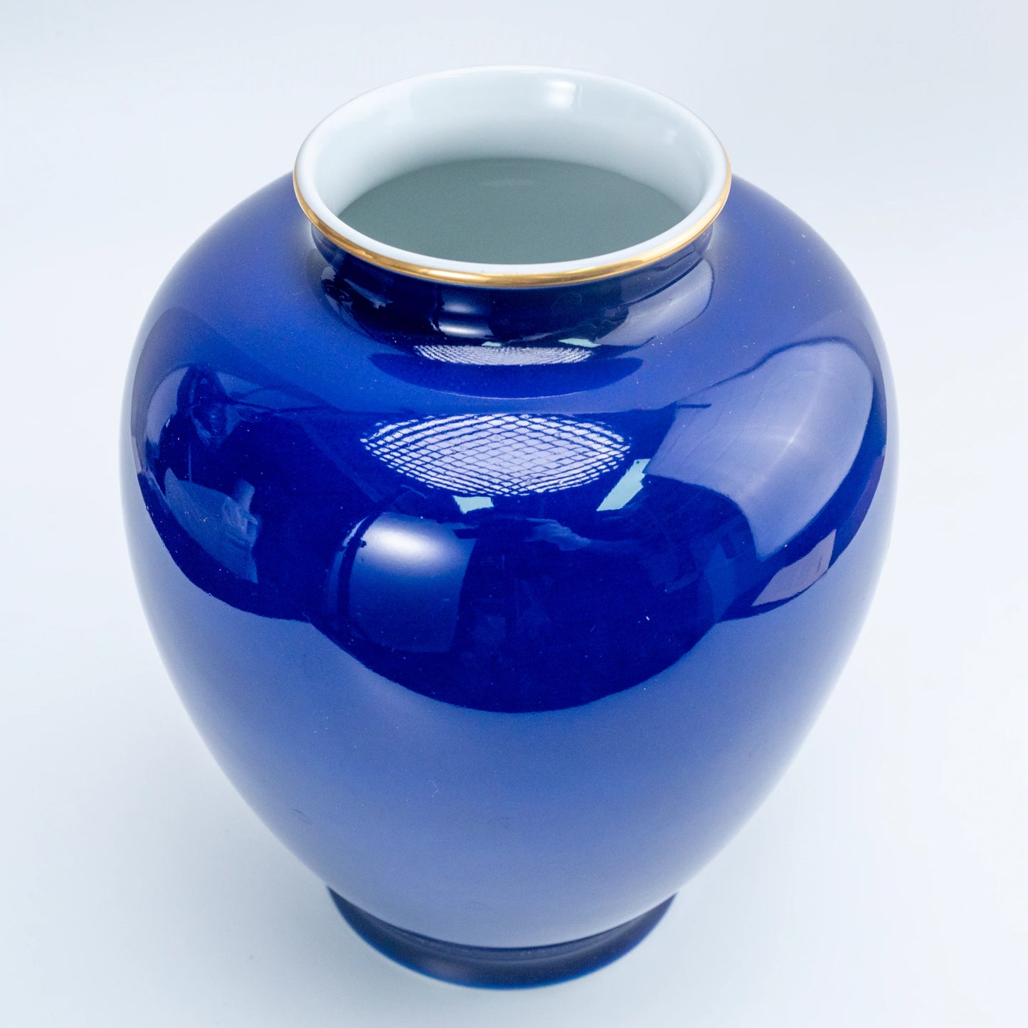 Vintage Fukagawa Seiji Ruri kobaltblaue Vase – Lilie & Schmetterling Sometsuke, Arita-Porzellan-Kabin (Ansicht 4)