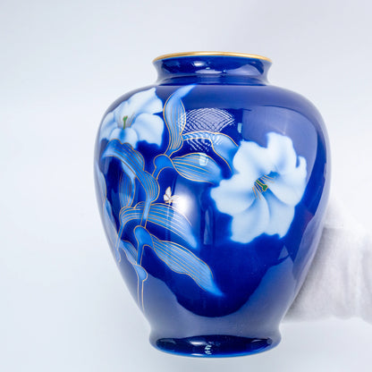 Vintage Fukagawa Seiji Ruri kobaltblaue Vase – Lilie & Schmetterling Sometsuke, Arita-Porzellan-Kabin (Ansicht 3)