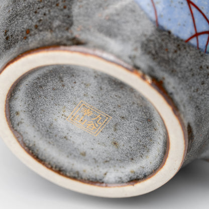 Rabbit motif mug, underside and foot.