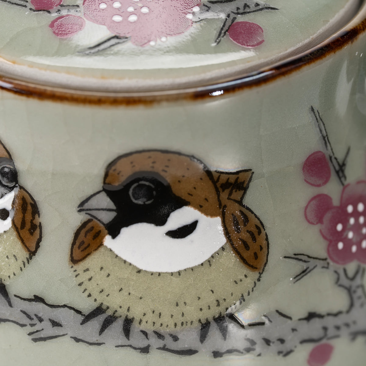 Sparrow teapot, sparrow decoration.