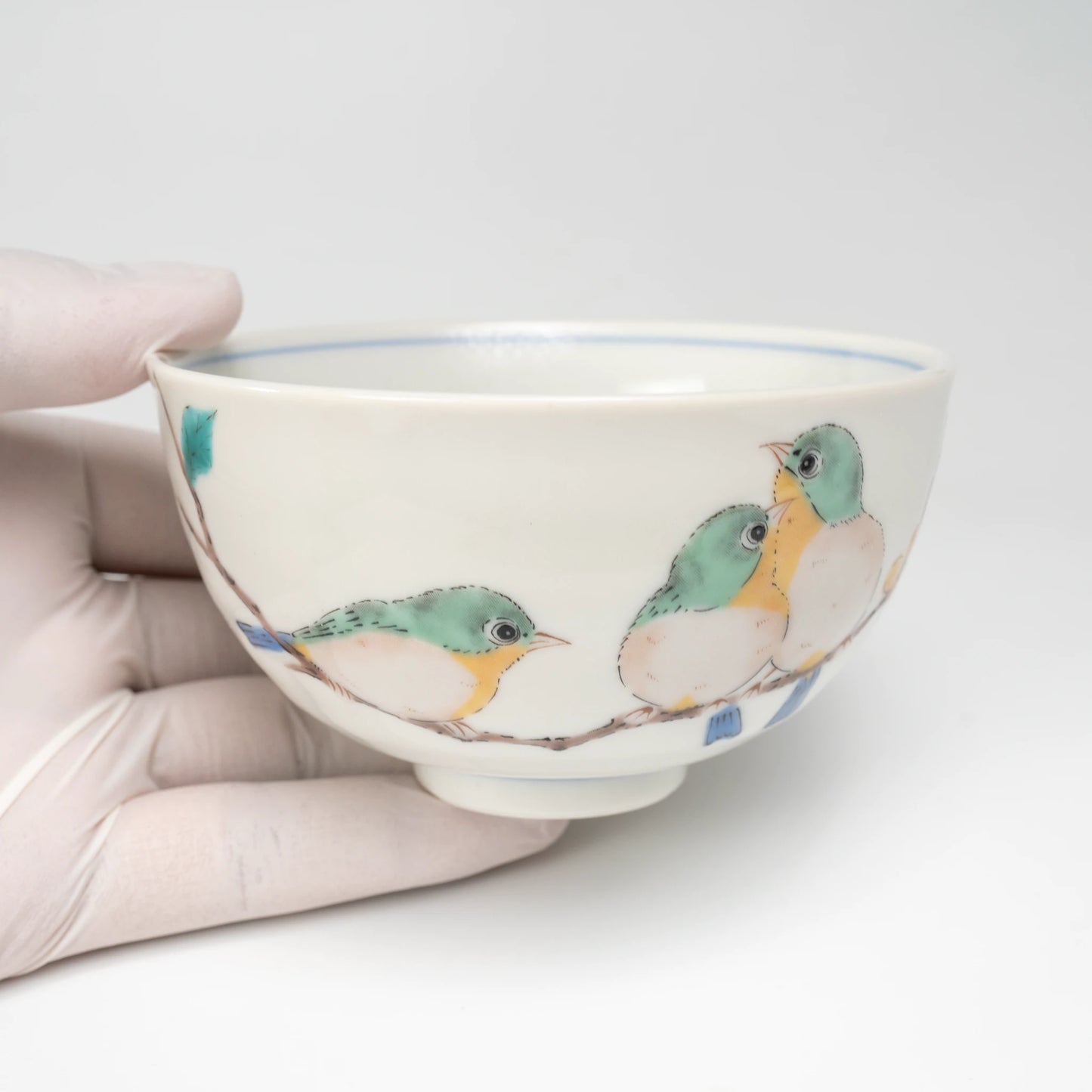 Kutani-yaki Rice Bowl — Hand-Painted Mejiro Bird Porcelain Chawan (White-Eye on Branch)