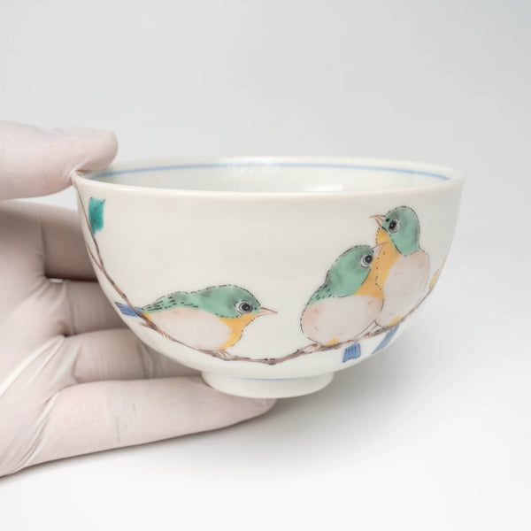 Kutani-yaki Rice Bowl — Hand-Painted Mejiro Bird Porcelain Chawan (White-Eye on Branch)
