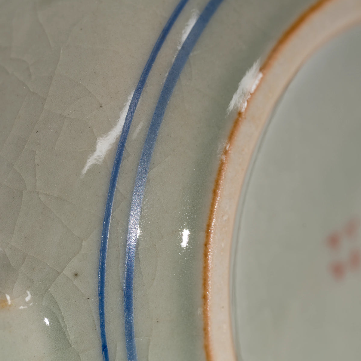Sparrow teapot, blue rings around the foot.