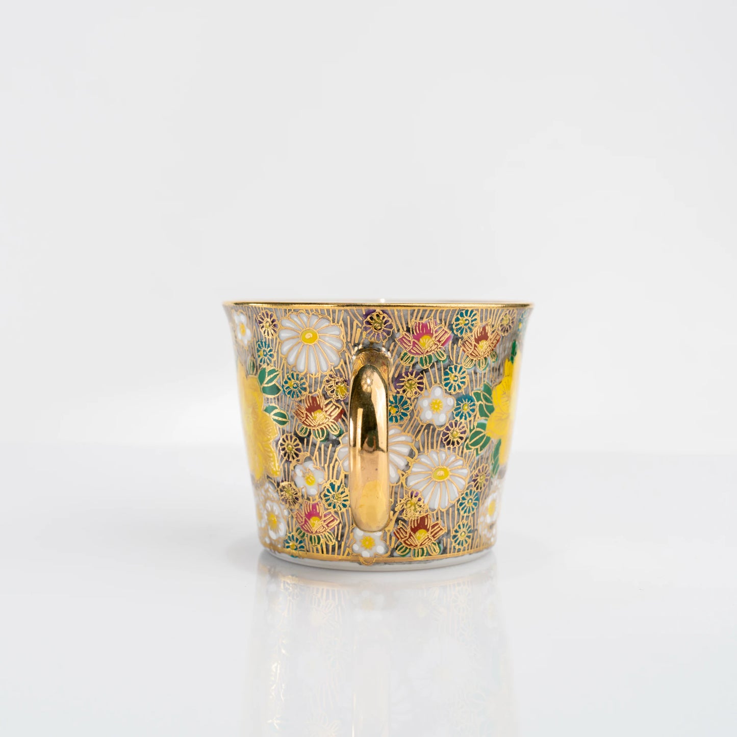 Single Kutani gold floral cup front view