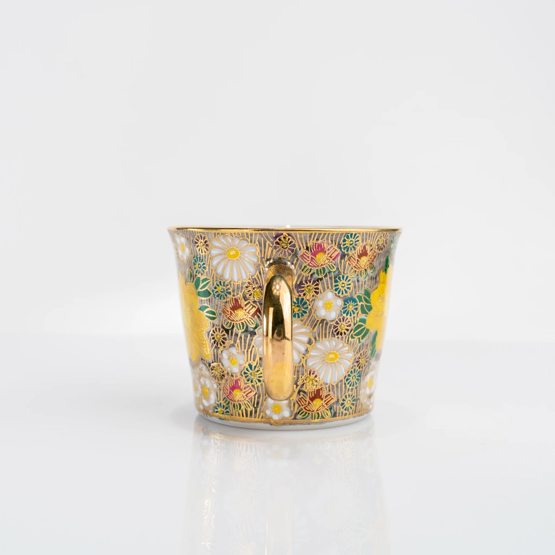 Single Kutani gold floral cup front view
