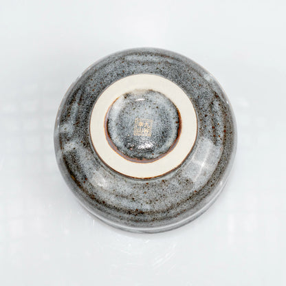 Bottom view of Kutani hare rabbit matcha bowl base