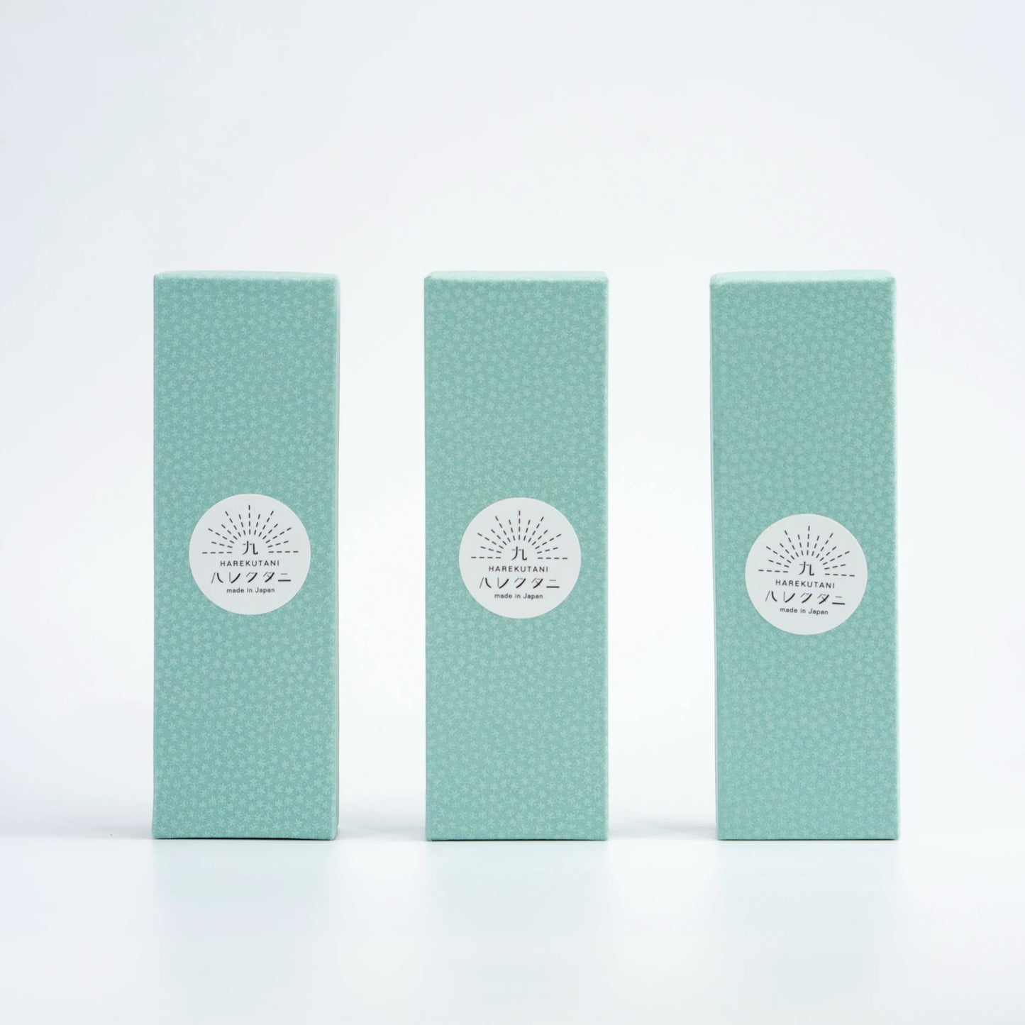 Three individual light blue boxes for Kutani whale renge spoon color options