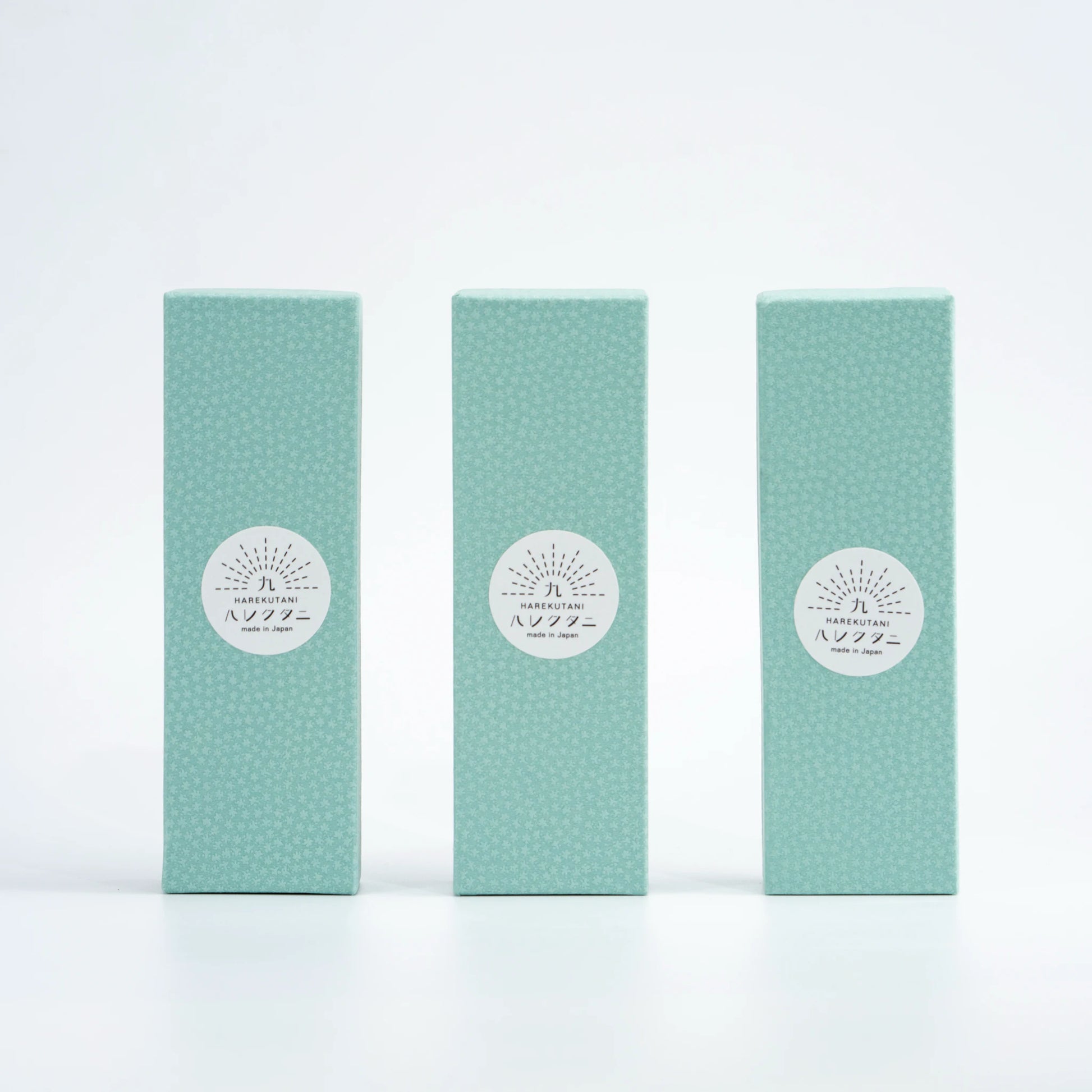 Three individual light blue boxes for Kutani whale renge spoon color options
