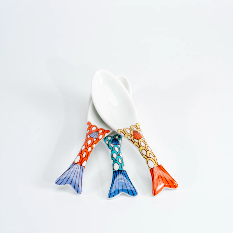 Kutani whale renge spoons in three color options with colorful whale-tail handles