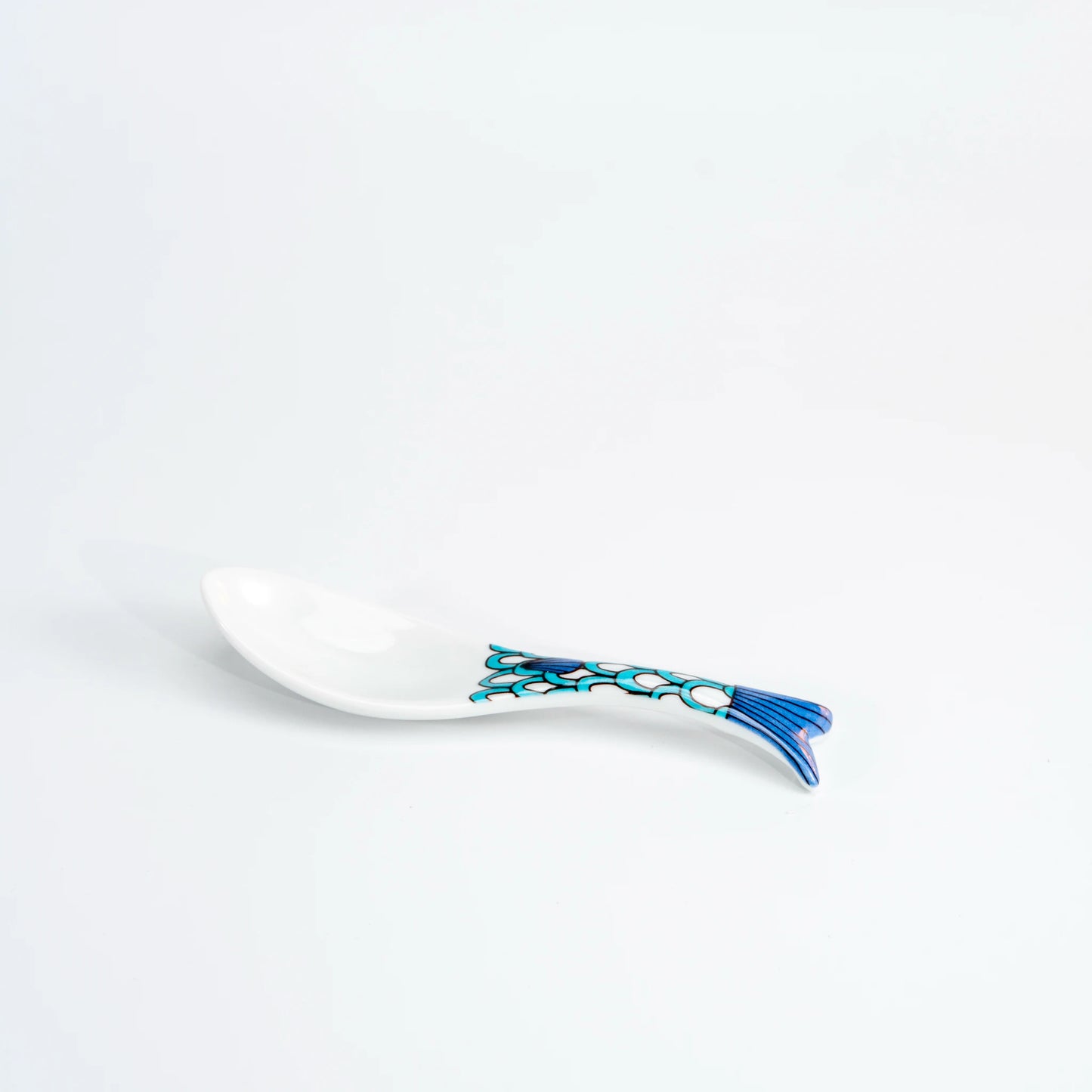 Single Kutani whale renge spoon with a blue patterned whale-tail handle