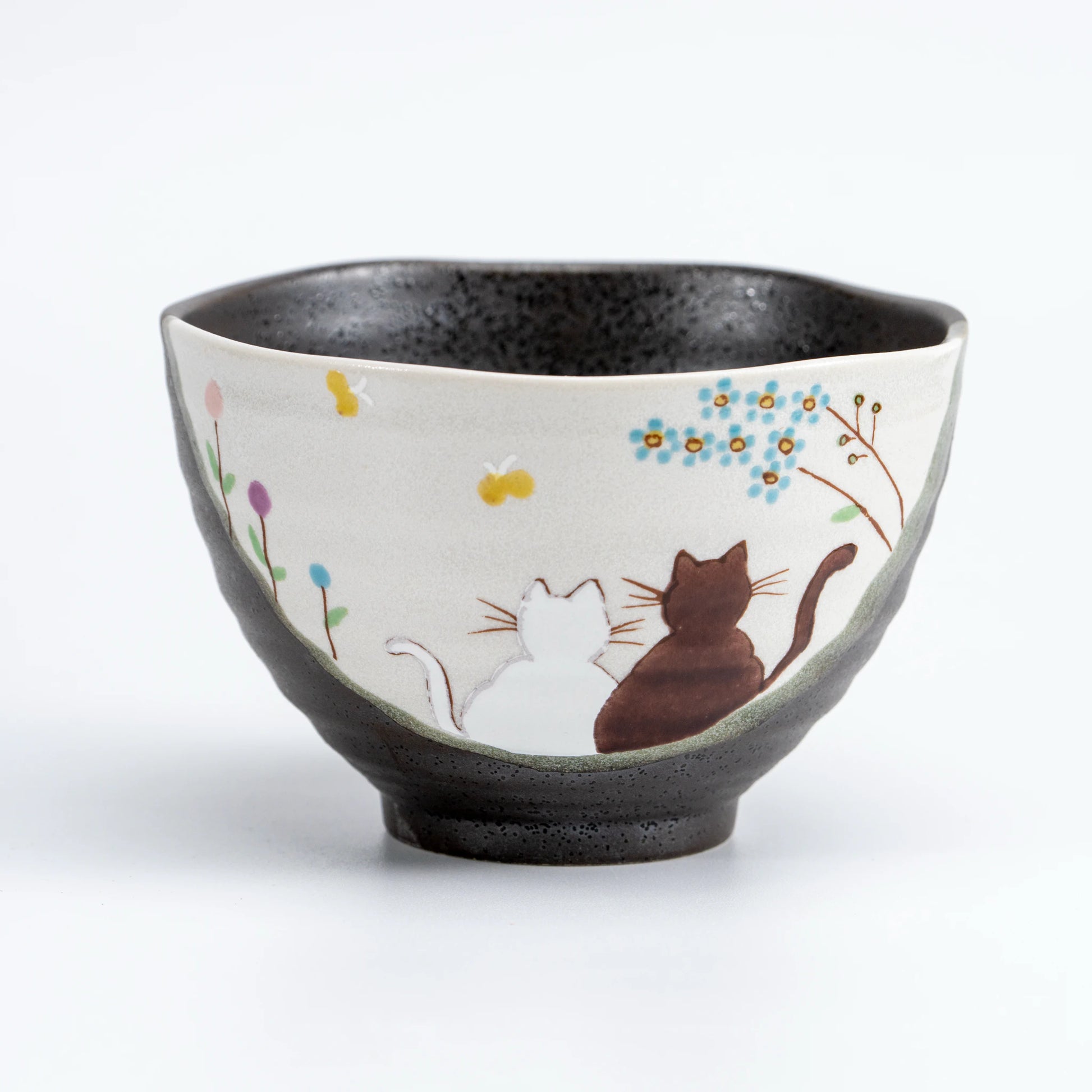 Kutani Hidamari small donburi bowl with hand-painted rabbit motif, front view