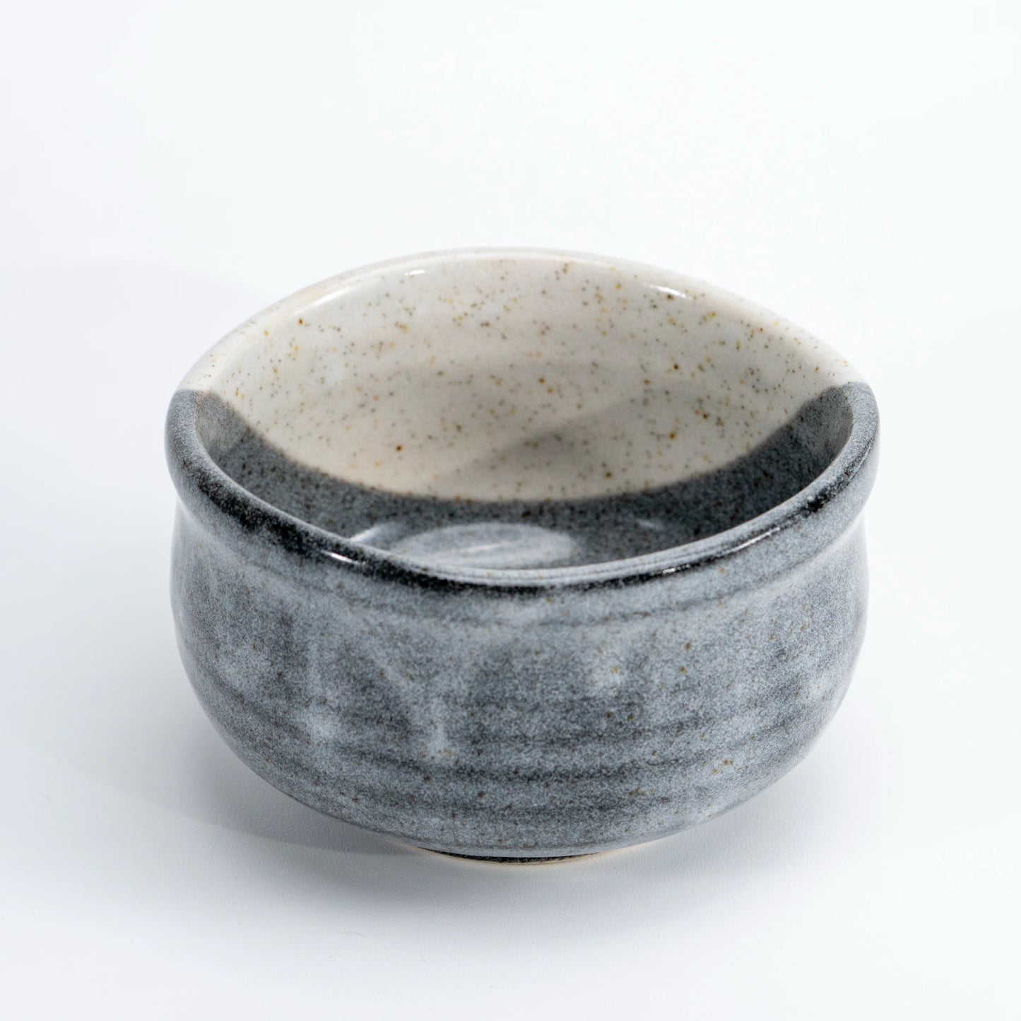 Hidamari Rabbit Kutani-Yaki Matcha Chawan — Hand-Painted by Iroe Yu Workshop