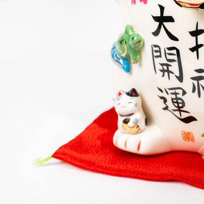 Front detail of Yakushi Kiln maneki neko with raised paw