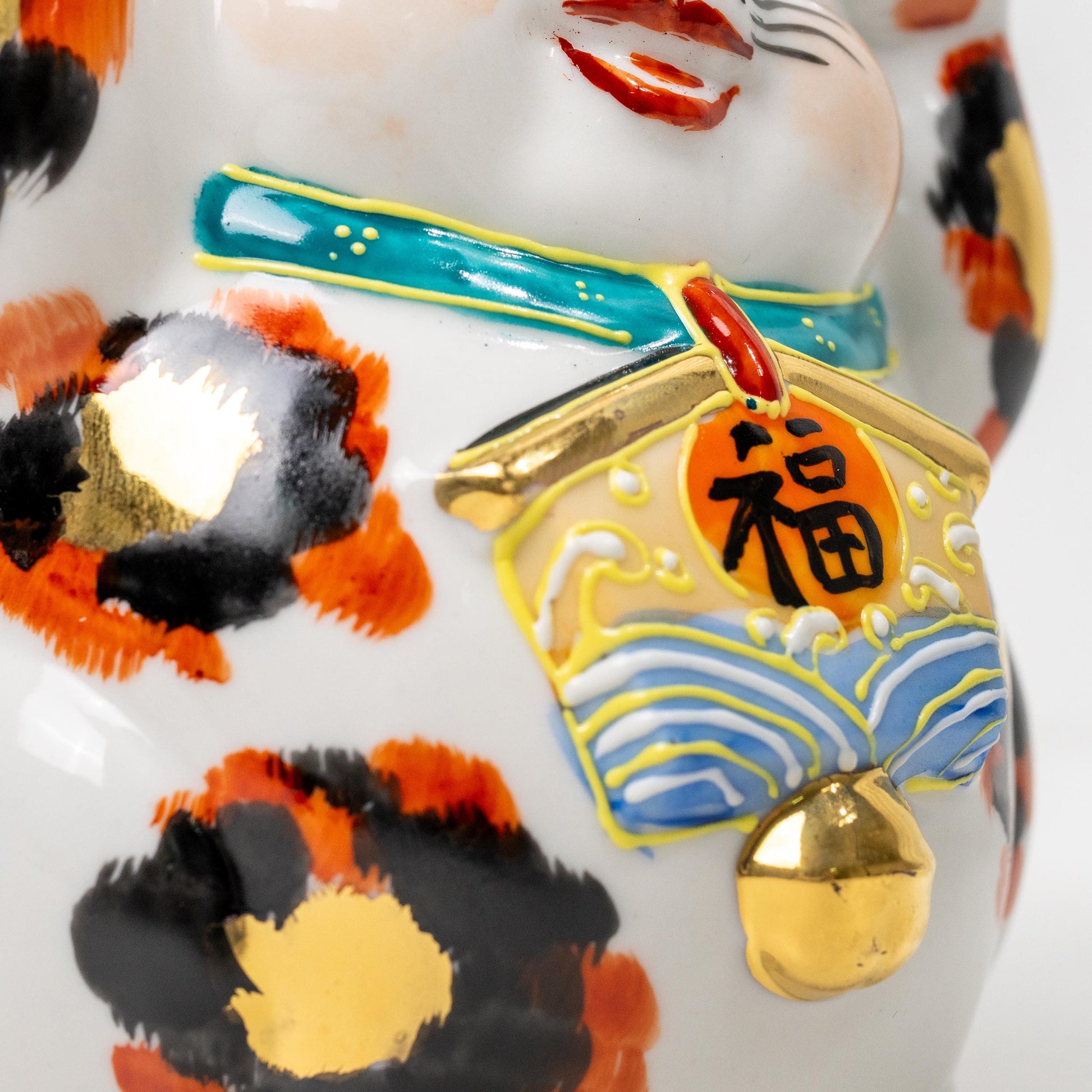Front angle of Kutani Maneki Neko with raised paw