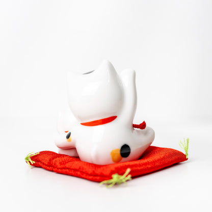 Back view of mother and kitten lucky cat figurine