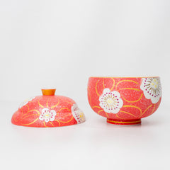 Arita Misuzu Hand-Painted Lidded Rice Bowl — Red Matte Hana-Chirashi Sakura Porcelain (330 ml)
