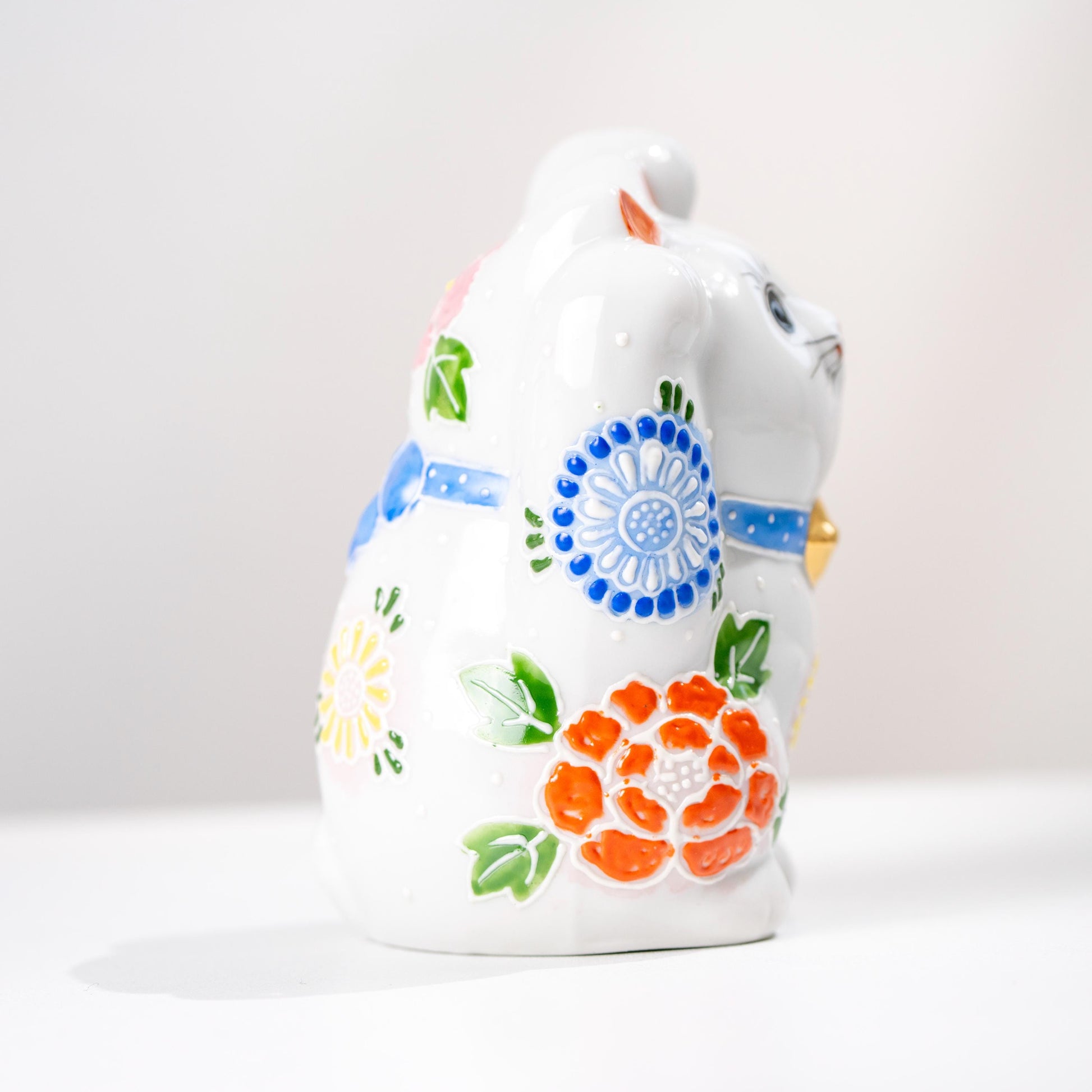 Lower front angle of double paw Maneki Neko statue