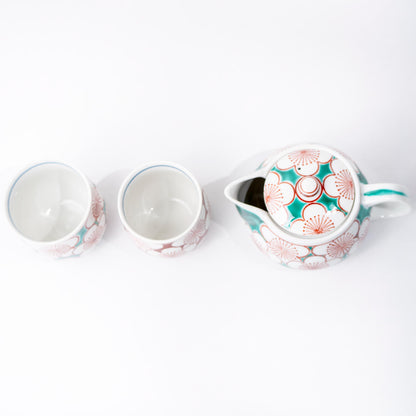 Top view of the large yunomi cup in Kutani porcelain
