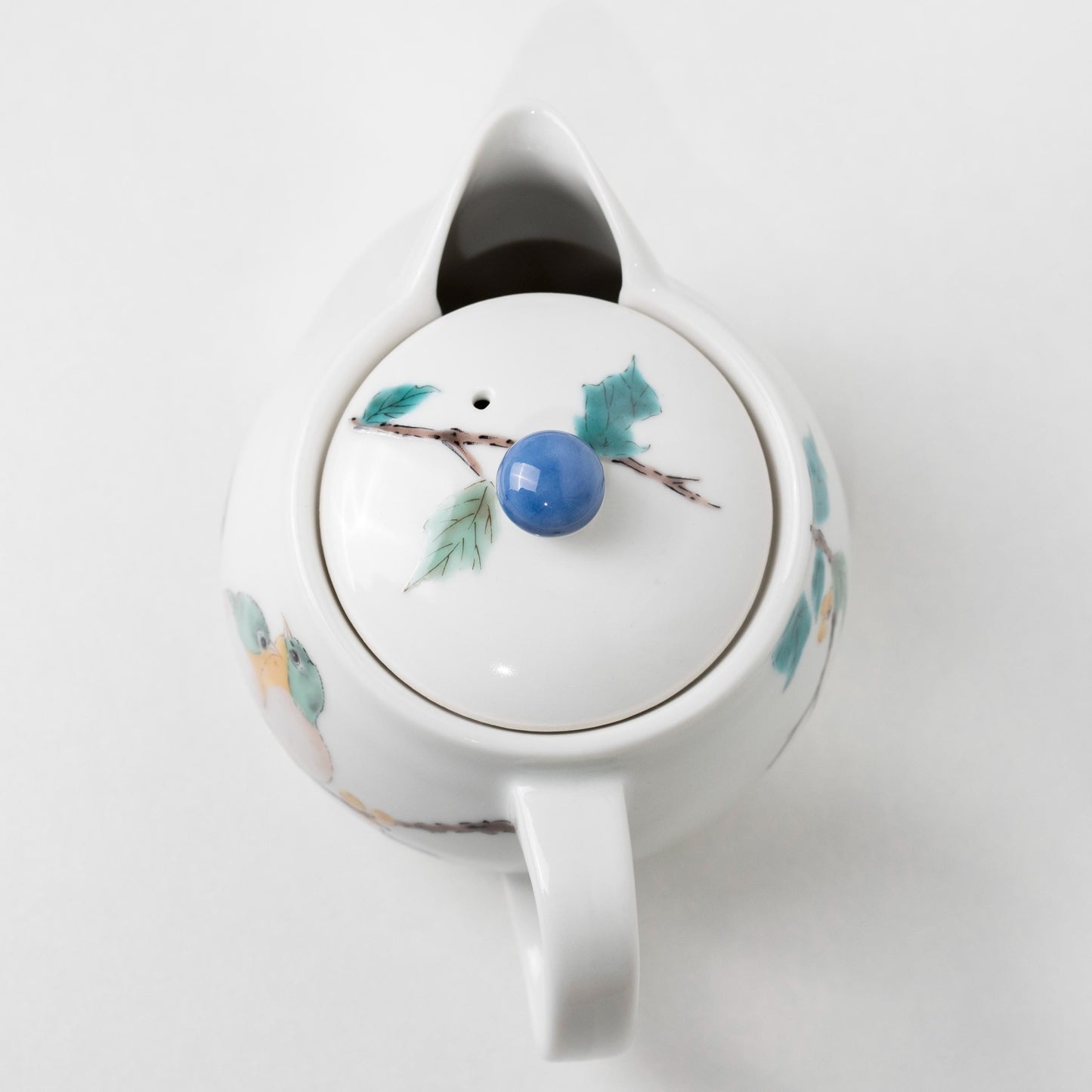 Underside of Kutani porcelain kyusu teapot