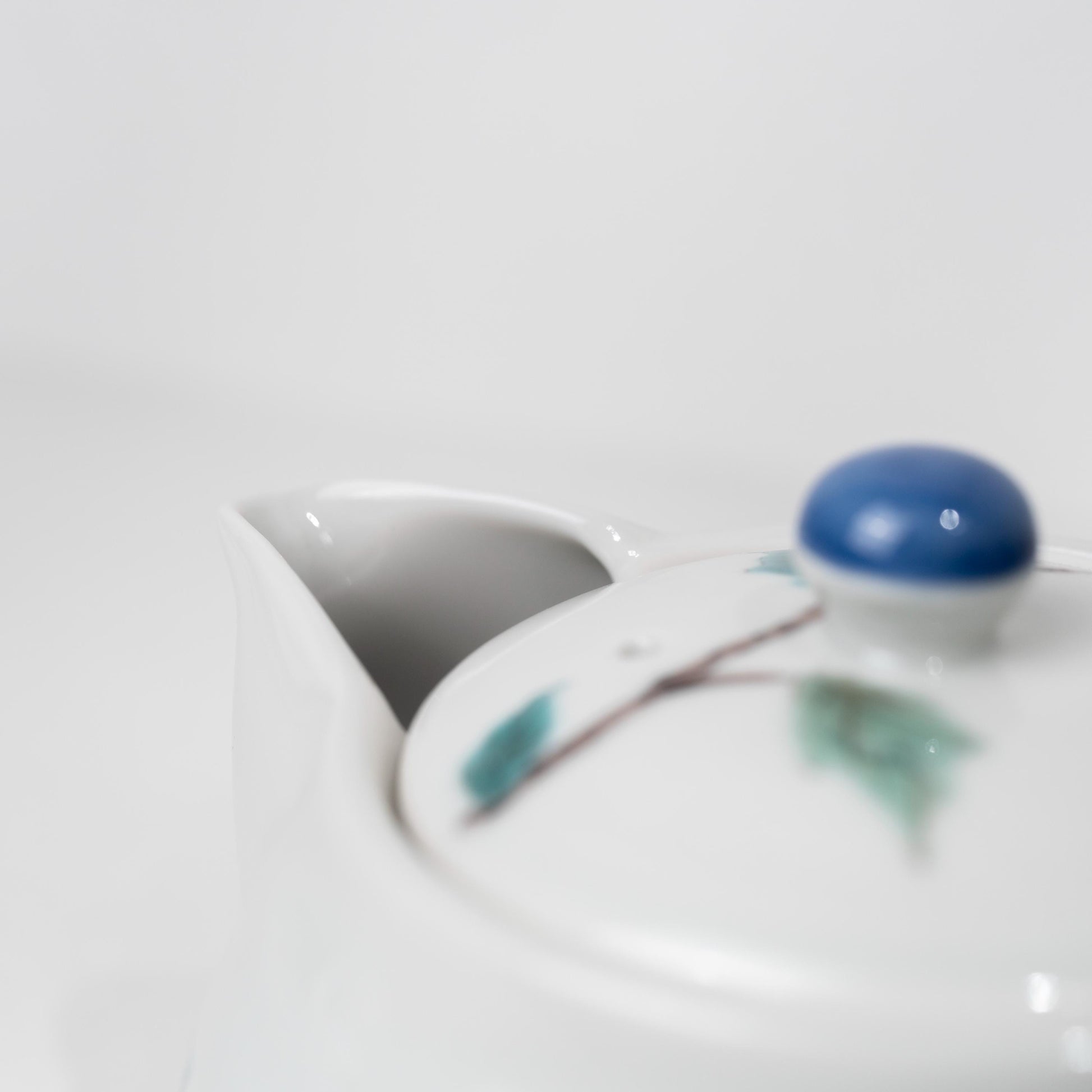 Top view of bird motif and lid on Kutani teapot