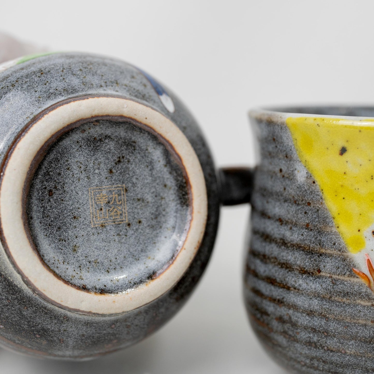 Underside of Kutani mug showing base detail