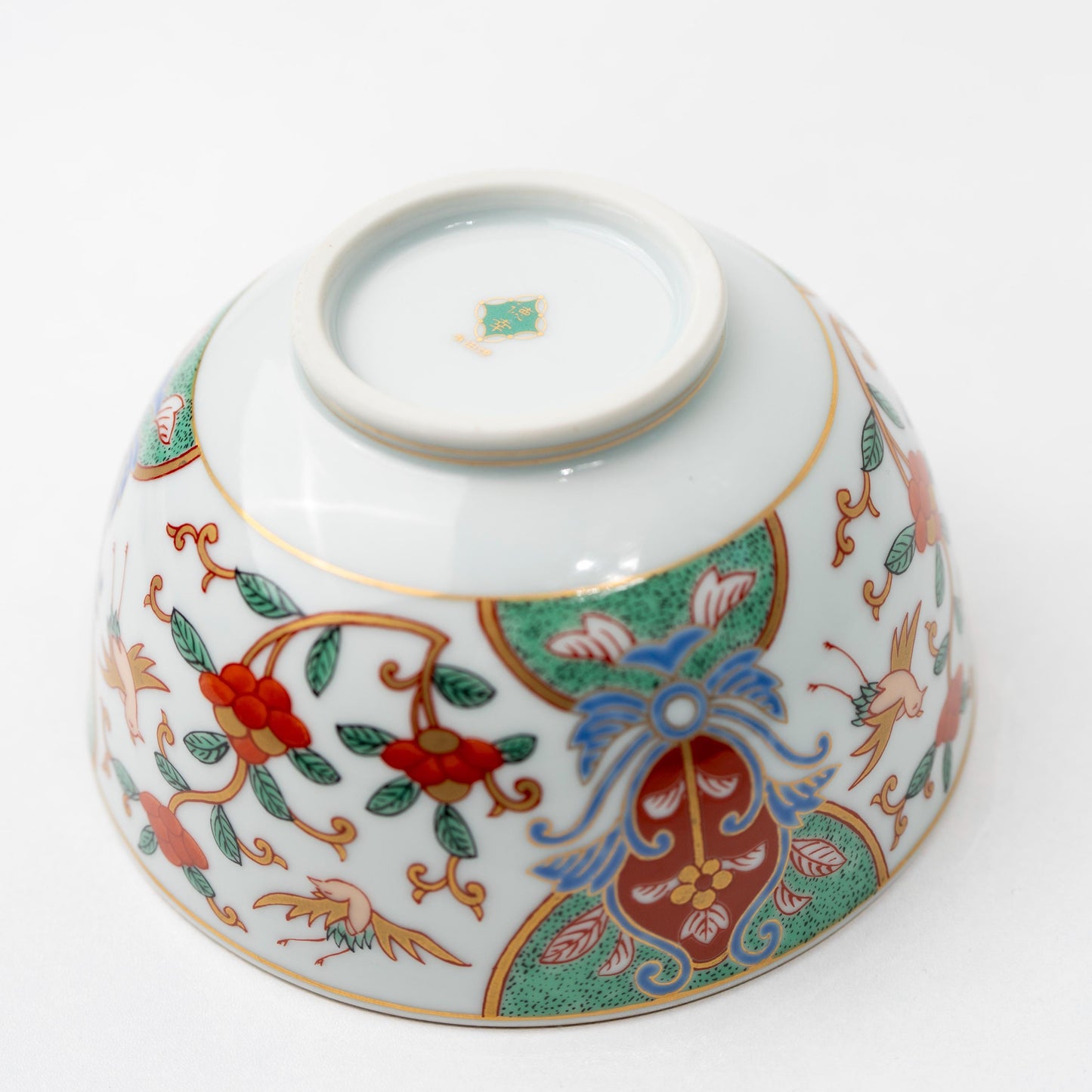 Top view of Arita Ko-Imari bowl with fitted lid