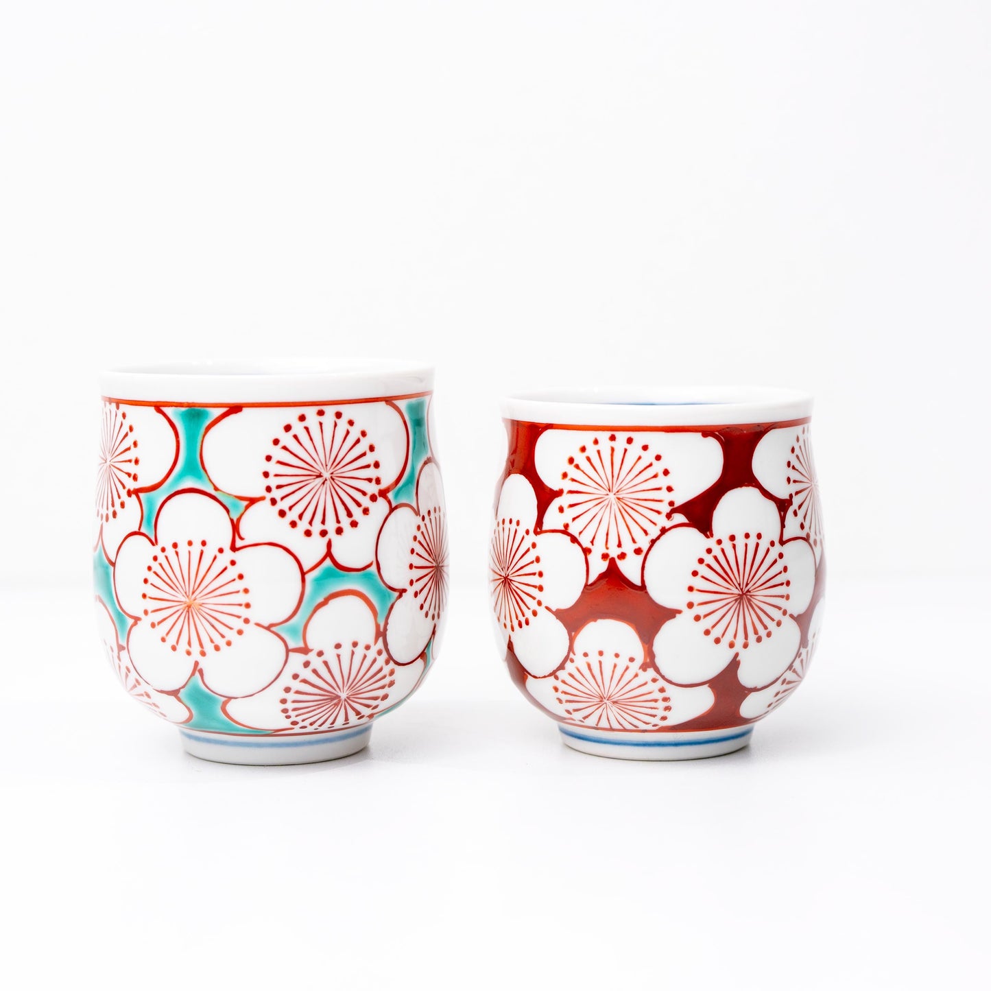 Top view of teapot lid and cups in Kutani tea set