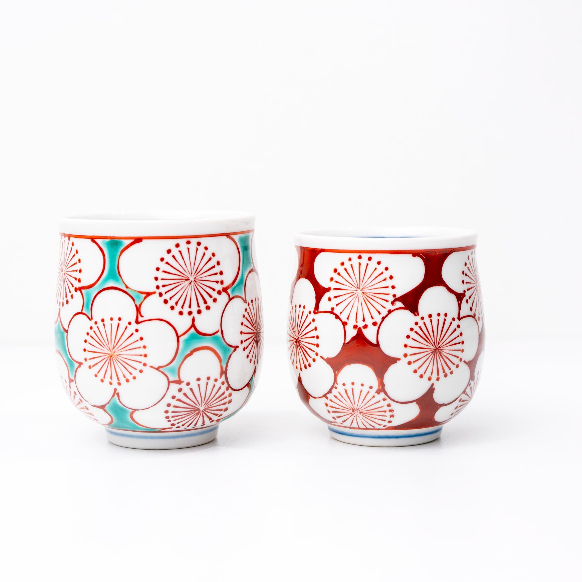 Top view of teapot lid and cups in Kutani tea set