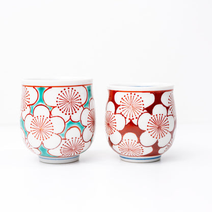 Top view of teapot lid and cups in Kutani tea set