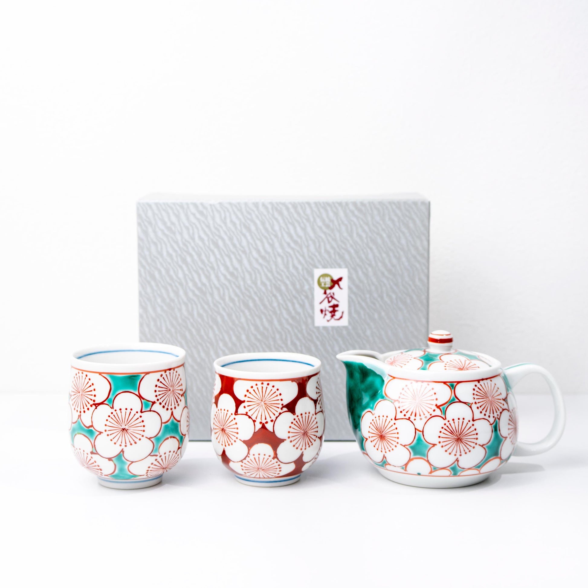 Kutani plum blossom tea set with 400 ml teapot and two yunomi cups in gift box